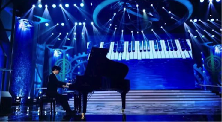 东方卫视五一晚会 优德88艺术家宋思衡奏响《长江之歌》