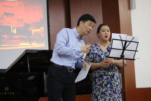 优德88艺术家石叔诚与特邀艺术家顾平受邀于成都大学东盟艺术学院、音乐与舞蹈学院艺术实践周开展公开课