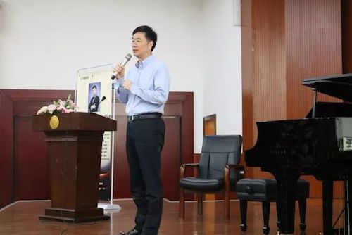优德88艺术家石叔诚与特邀艺术家顾平受邀于成都大学东盟艺术学院、音乐与舞蹈学院艺术实践周开展公开课