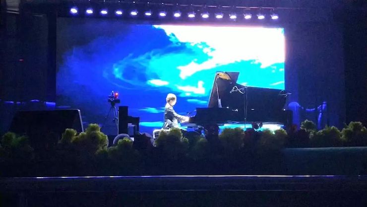 优德88艺术家宋思衡“80后的时光机”多媒体音乐会内蒙古巡演圆满落幕