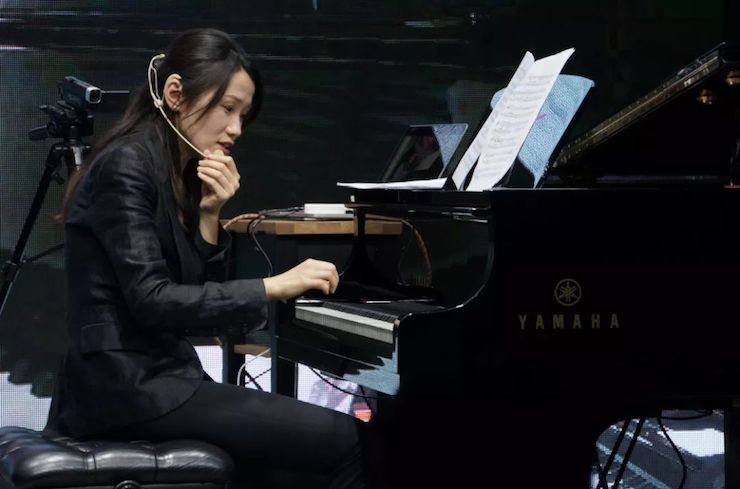科技推动音乐教育创新，张希教授《古典主义时期钢琴奏鸣曲的演绎》公开课圆满成功