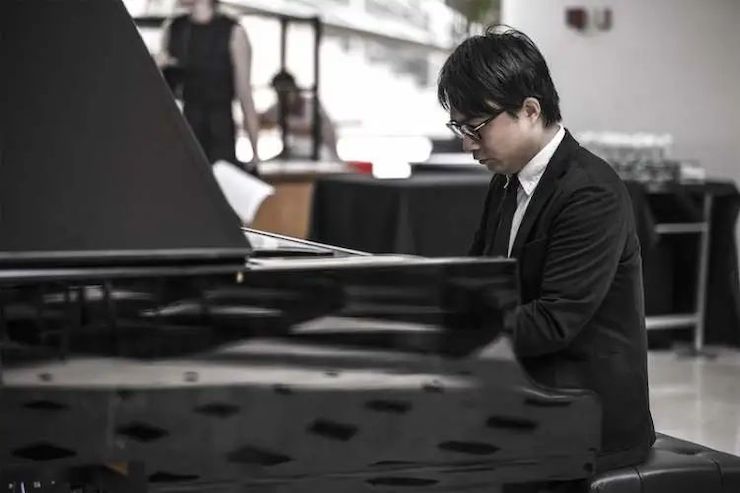 宋思衡的“宅抗疫” | 挑战主播、筹集口罩、闭关作曲，这位取消了20场演出的钢琴家原来这么忙！