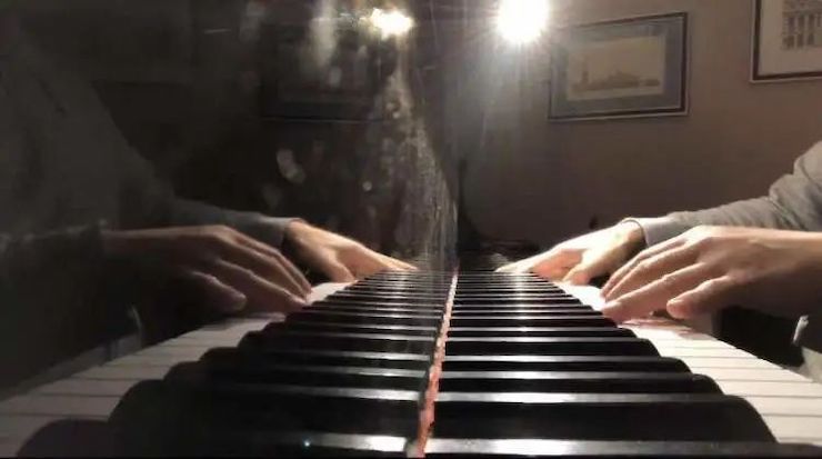宋思衡的“宅抗疫” | 挑战主播、筹集口罩、闭关作曲，这位取消了20场演出的钢琴家原来这么忙！
