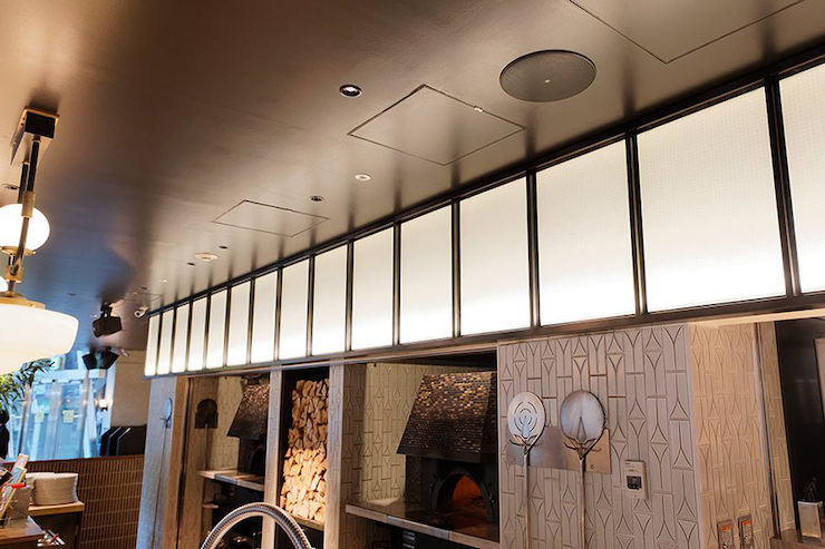 案例 | 优德88音响系统为 800°Degrees 燃木餐厅的用餐氛围提供音频解决方案